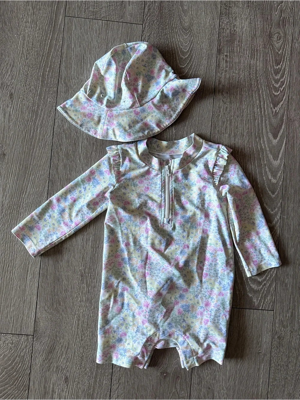 GAP Floral Long-Sleeve One-Piece swimsuit with Matching Sun Hat